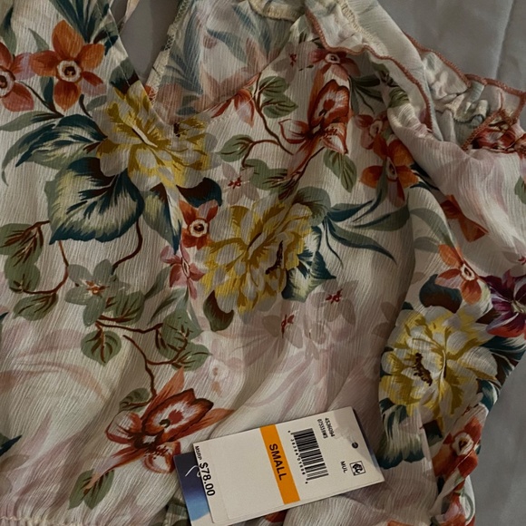 Isabella Rose Floral Top size s - Picture 4 of 5